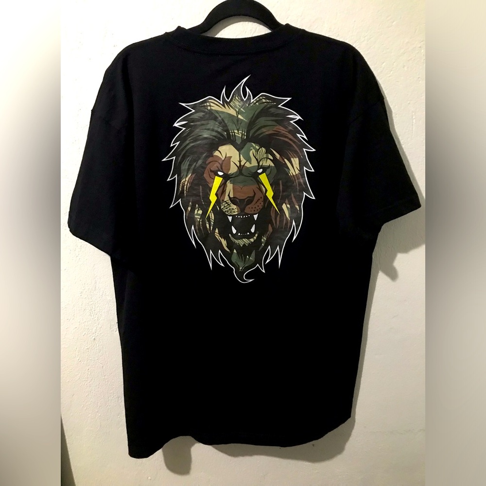 Gnarco (Size XL) Brush Stroke Lion Mens T-Shirt Camo Lightning Bolts, Black